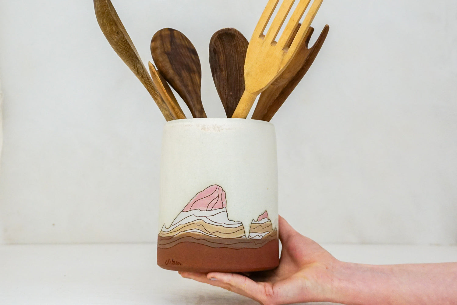 E Teton Neapolitan Utensil Holder in Bone