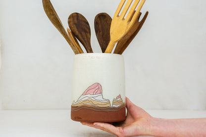 E Teton Neapolitan Utensil Holder in Bone