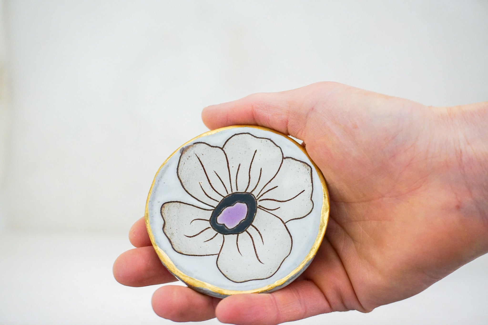 GOLD Flower ring dish in White