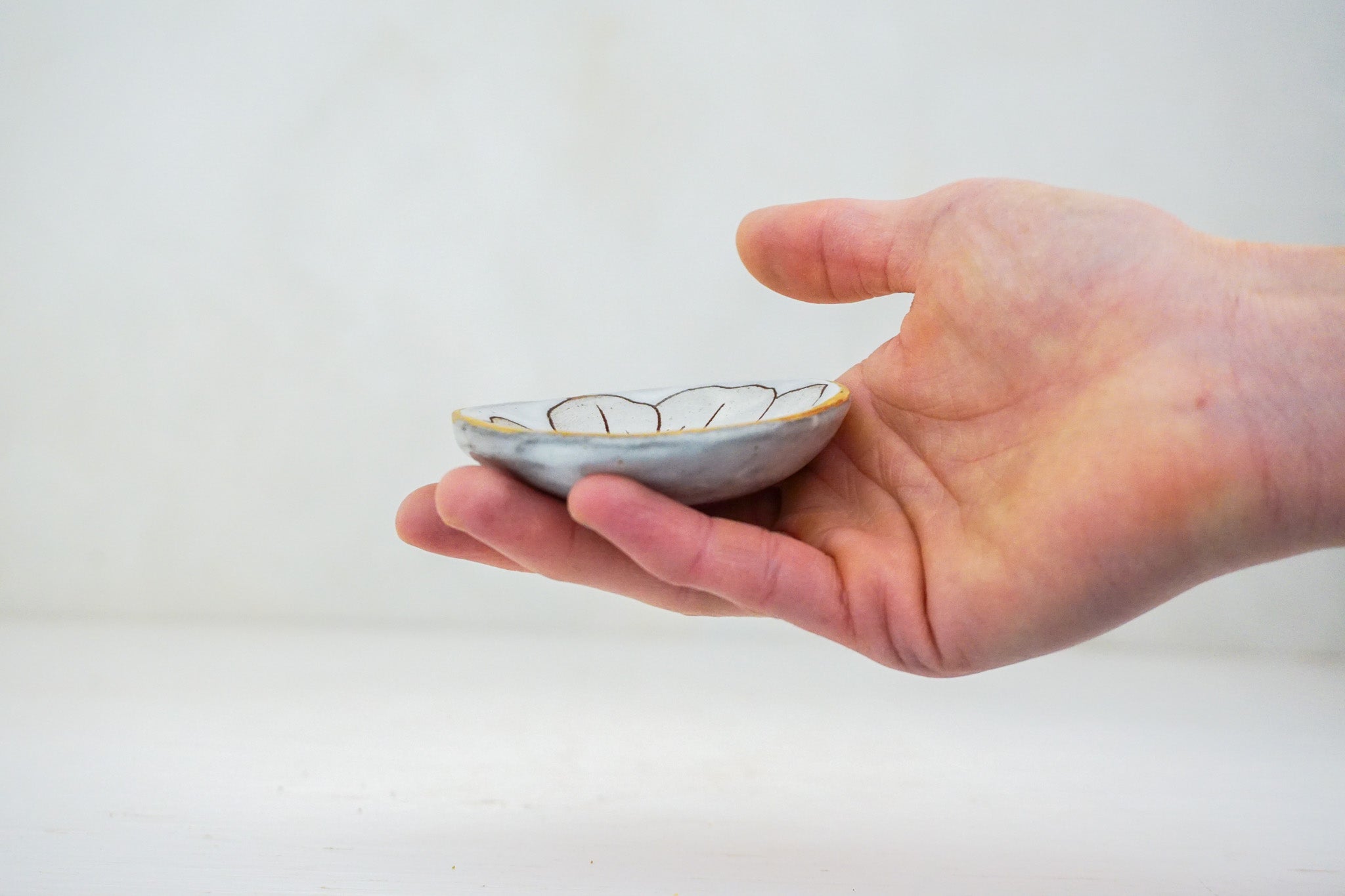 GOLD Flower ring dish in White