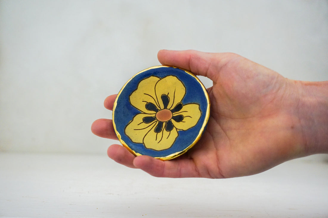 GOLD Flower ring dish in Flax