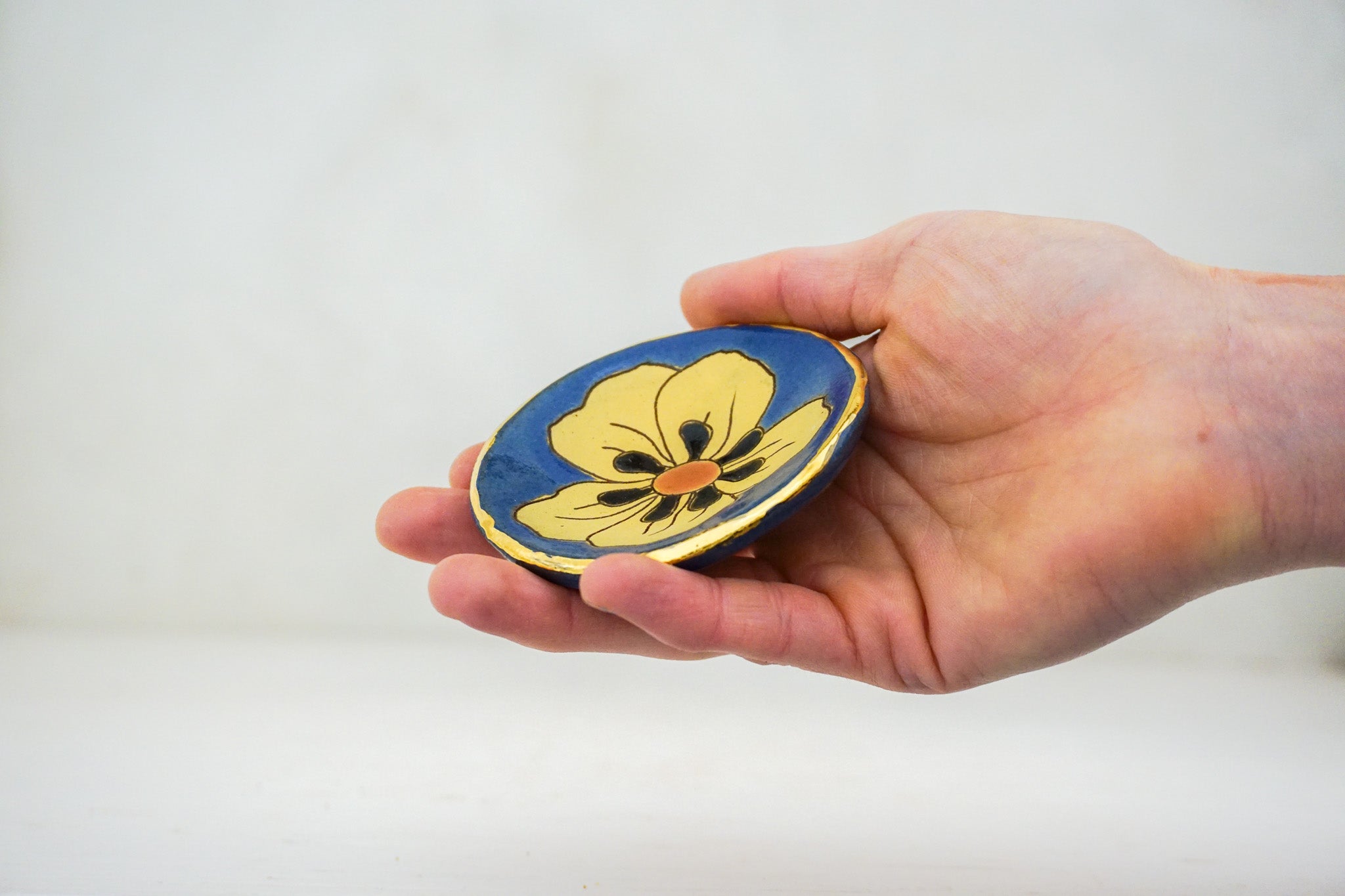 GOLD Flower ring dish in Flax