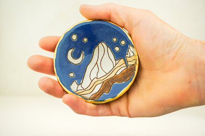 GOLD E Teton Stars ring dish in Flax