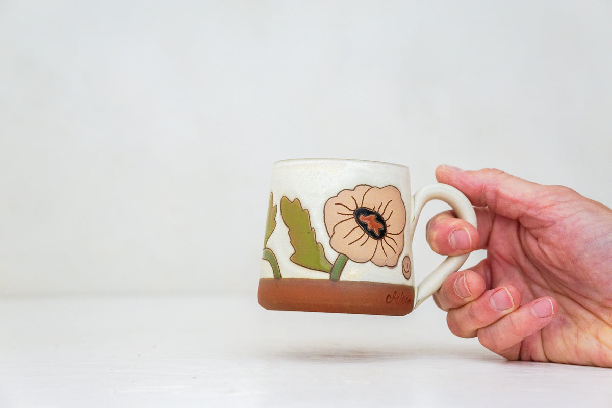 Poppy Flower BB mug in Bone