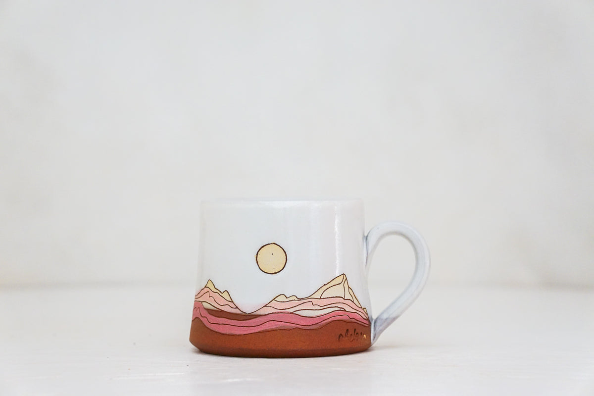 Mtn Moon mug shortie in White