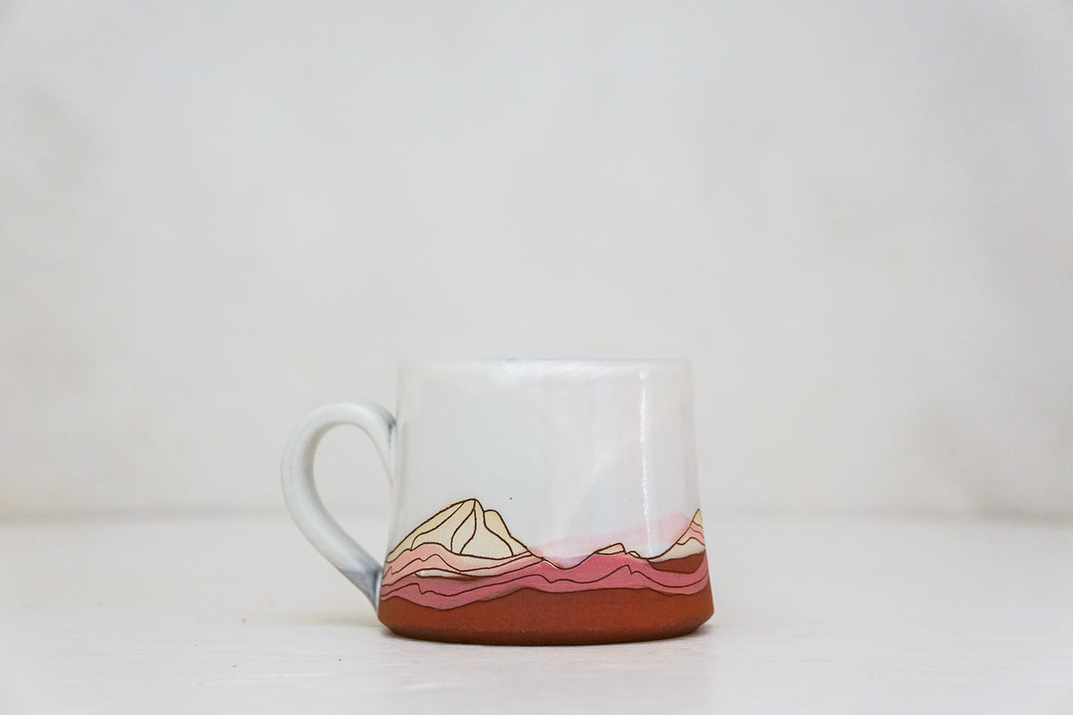 Mtn Moon mug shortie in White