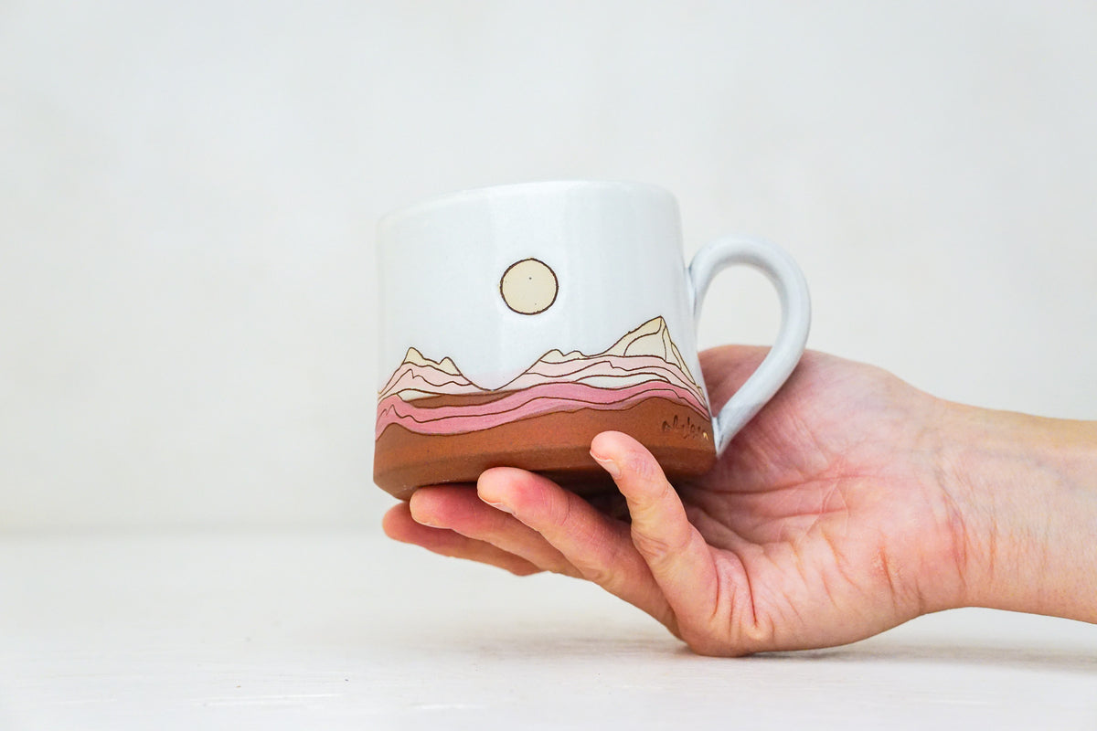 Mtn Moon mug shortie in White