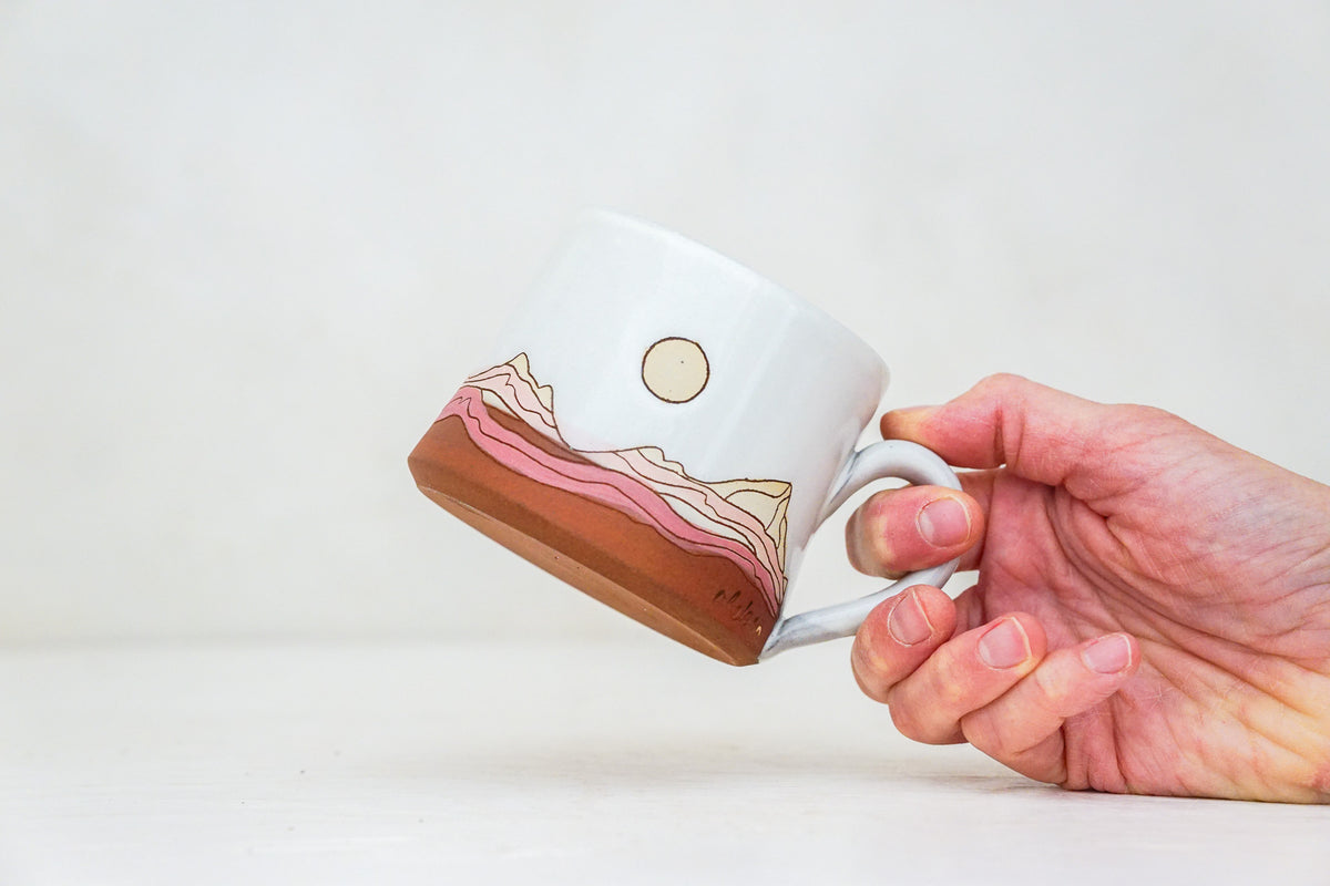 Mtn Moon mug shortie in White