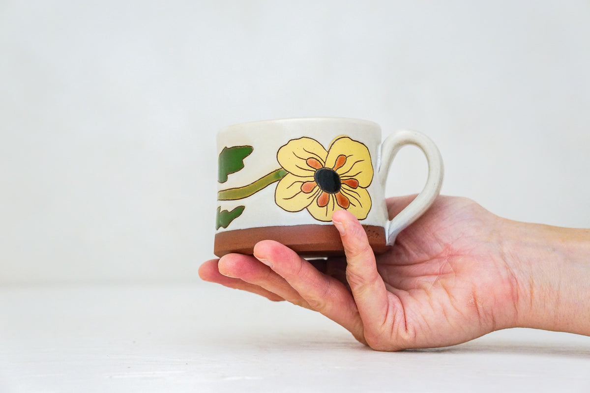 Buttercup mug shortie in White
