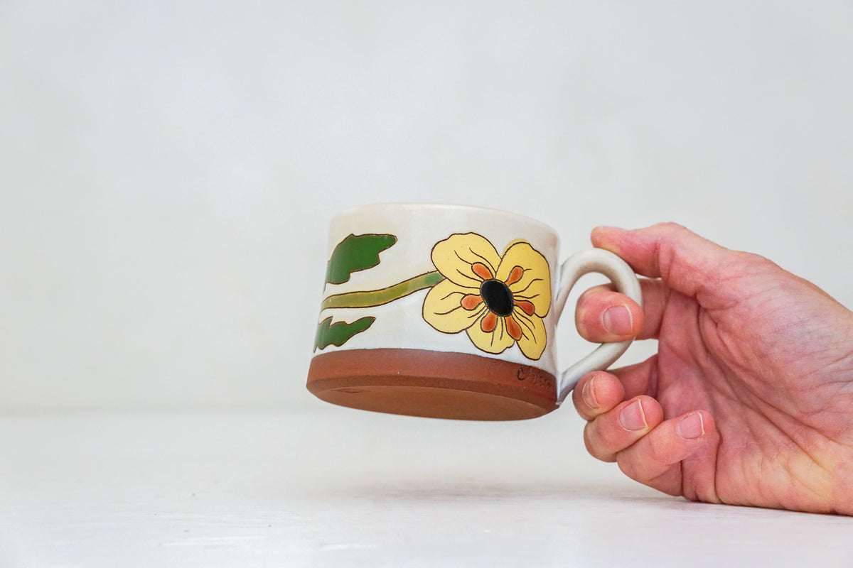 Buttercup mug shortie in White