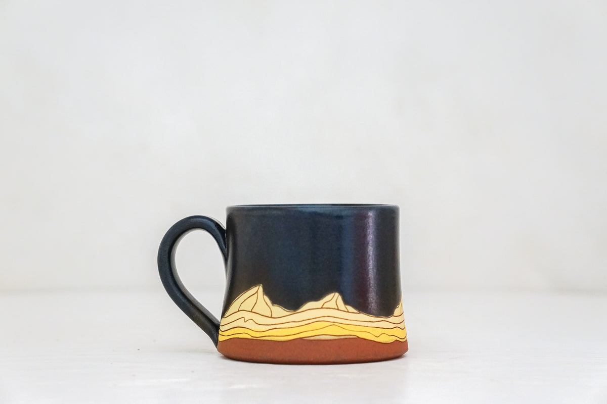 Mtn Moon mug shortie in Darby
