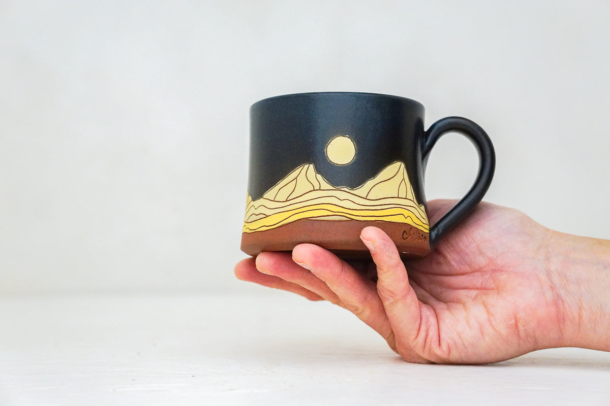 Mtn Moon mug shortie in Darby