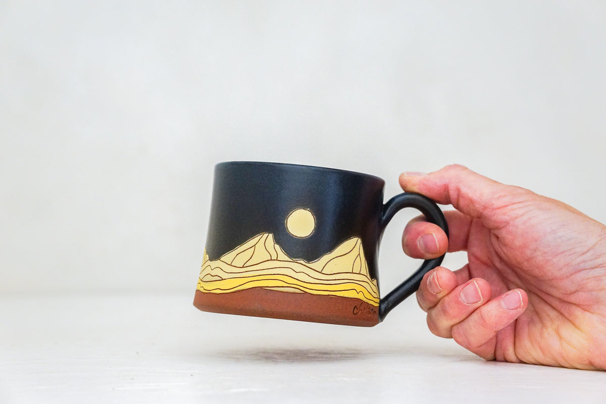 Mtn Moon mug shortie in Darby