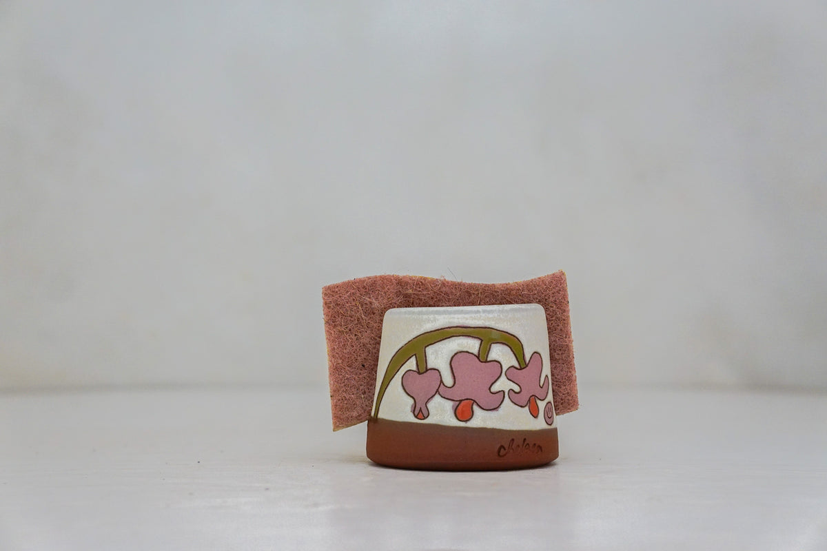 Bleeding Heart Sponge Holder in Bone