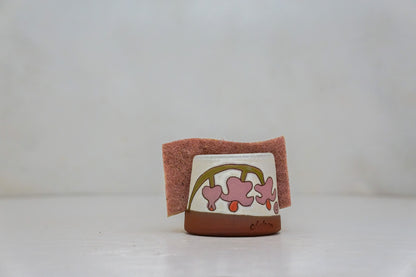 Bleeding Heart Sponge Holder in Bone