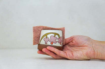 Bleeding Heart Sponge Holder in Bone
