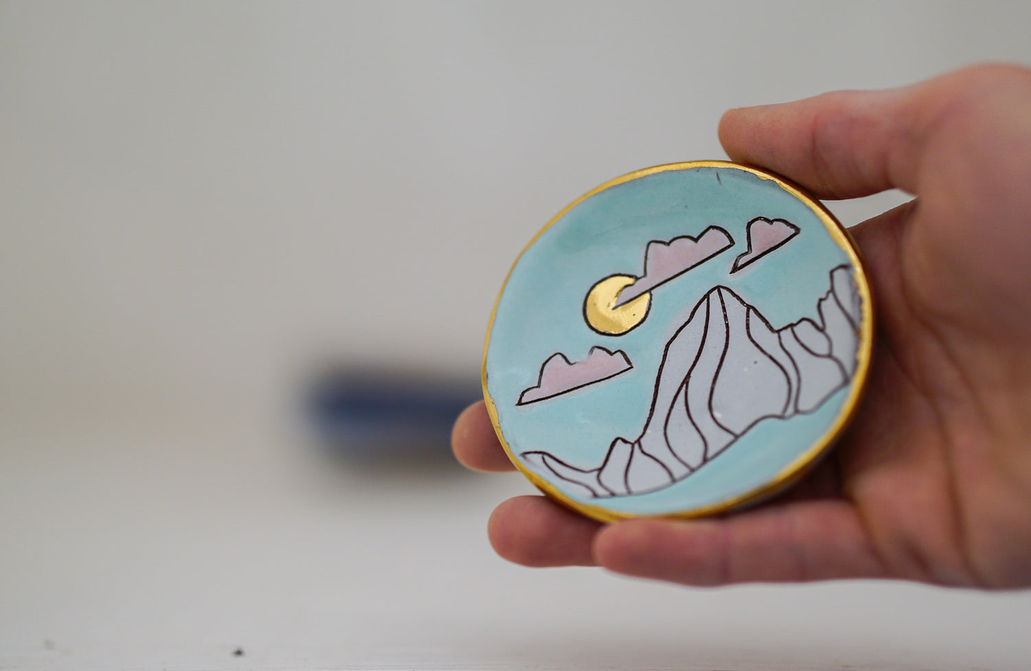 GOLD E Teton Cotton Candy sky ring dish