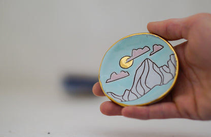 GOLD E Teton Cotton Candy sky ring dish