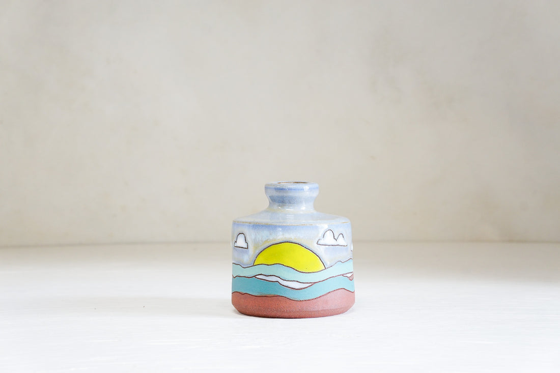 Catching waves Bud vase in Lavender magic