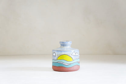 Catching waves Bud vase in Lavender magic