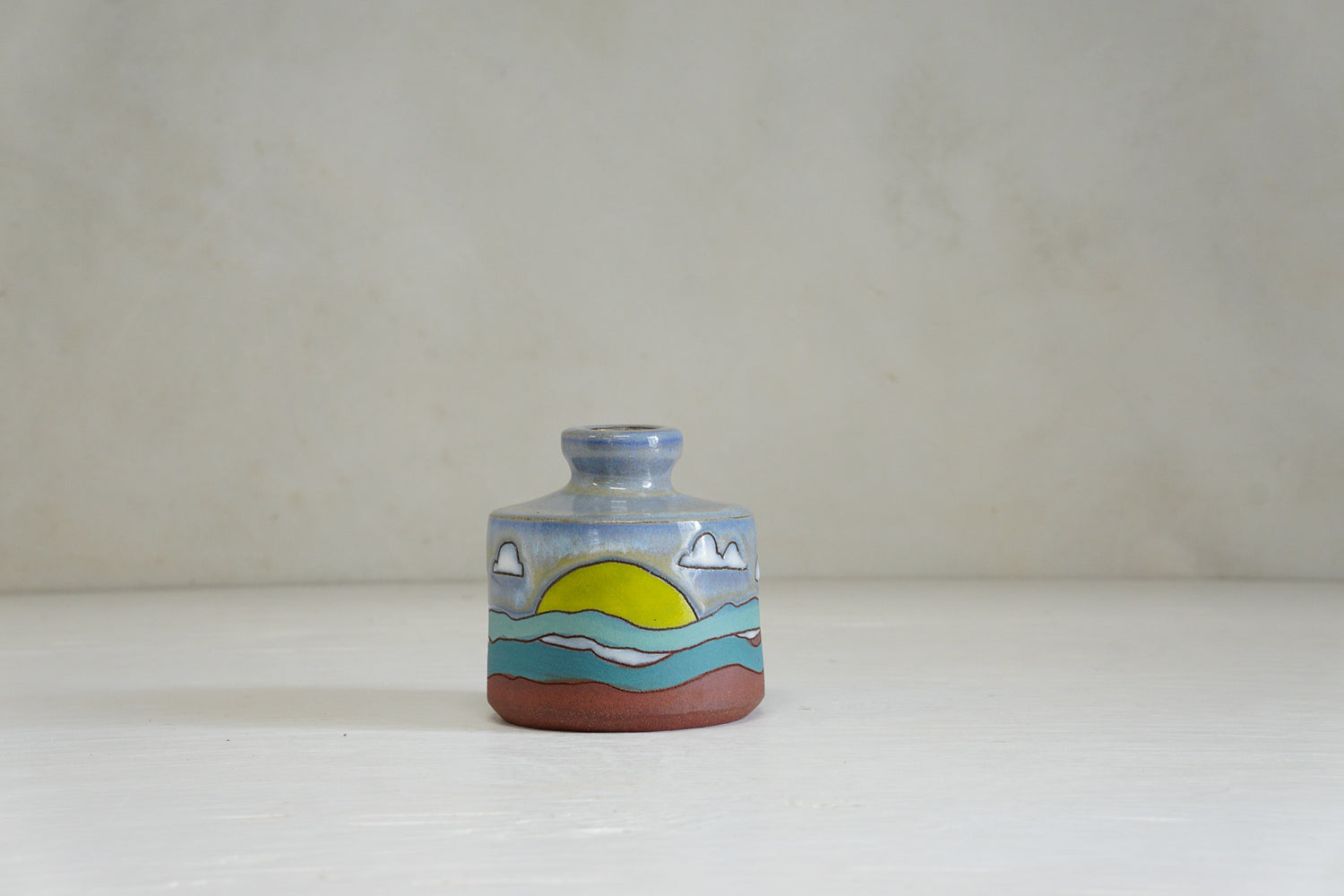 Catching waves Bud vase in Lavender magic