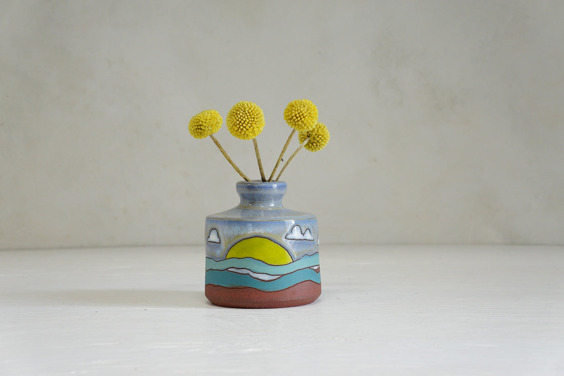 Catching waves Bud vase in Lavender magic
