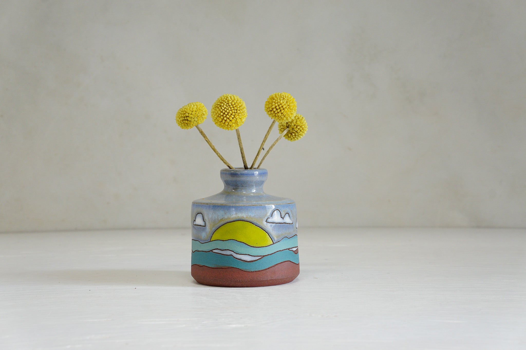 Catching waves Bud vase in Lavender magic