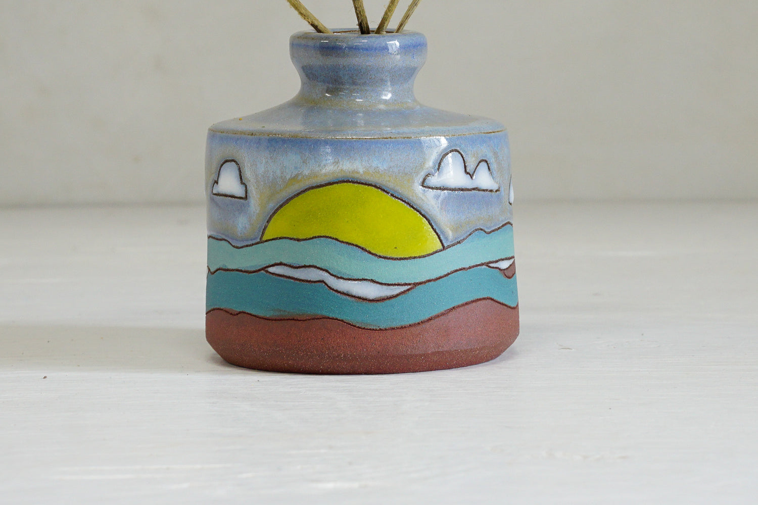 Catching waves Bud vase in Lavender magic