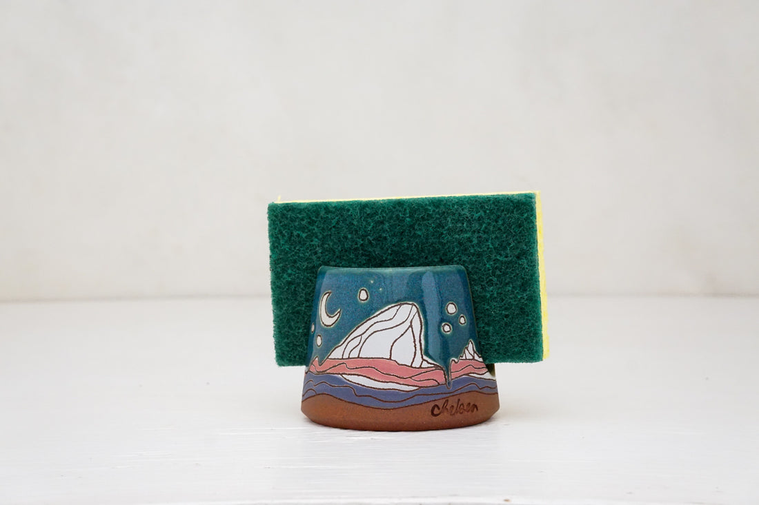 E Teton Crescent moon Sponge Holder in Huckleberry
