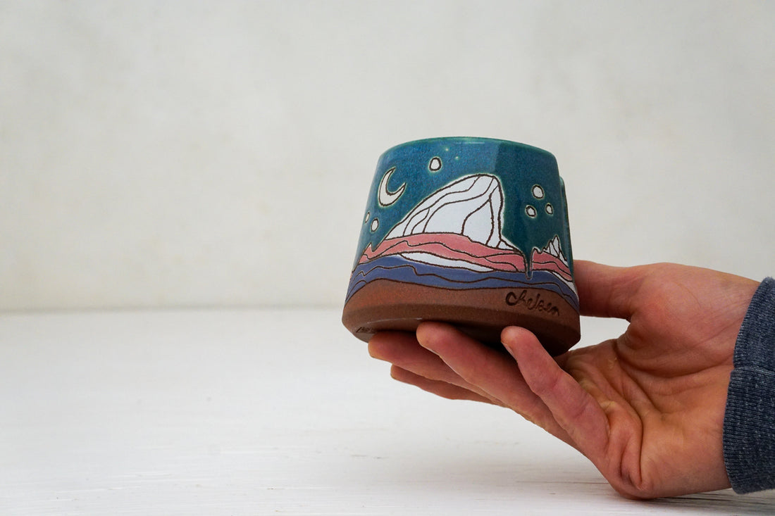 E Teton Crescent moon Sponge Holder in Huckleberry