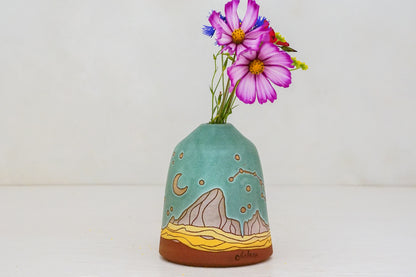E Teton Stars Flower Vase in Lake