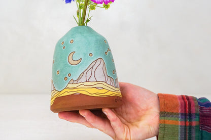 E Teton Stars Flower Vase in Lake