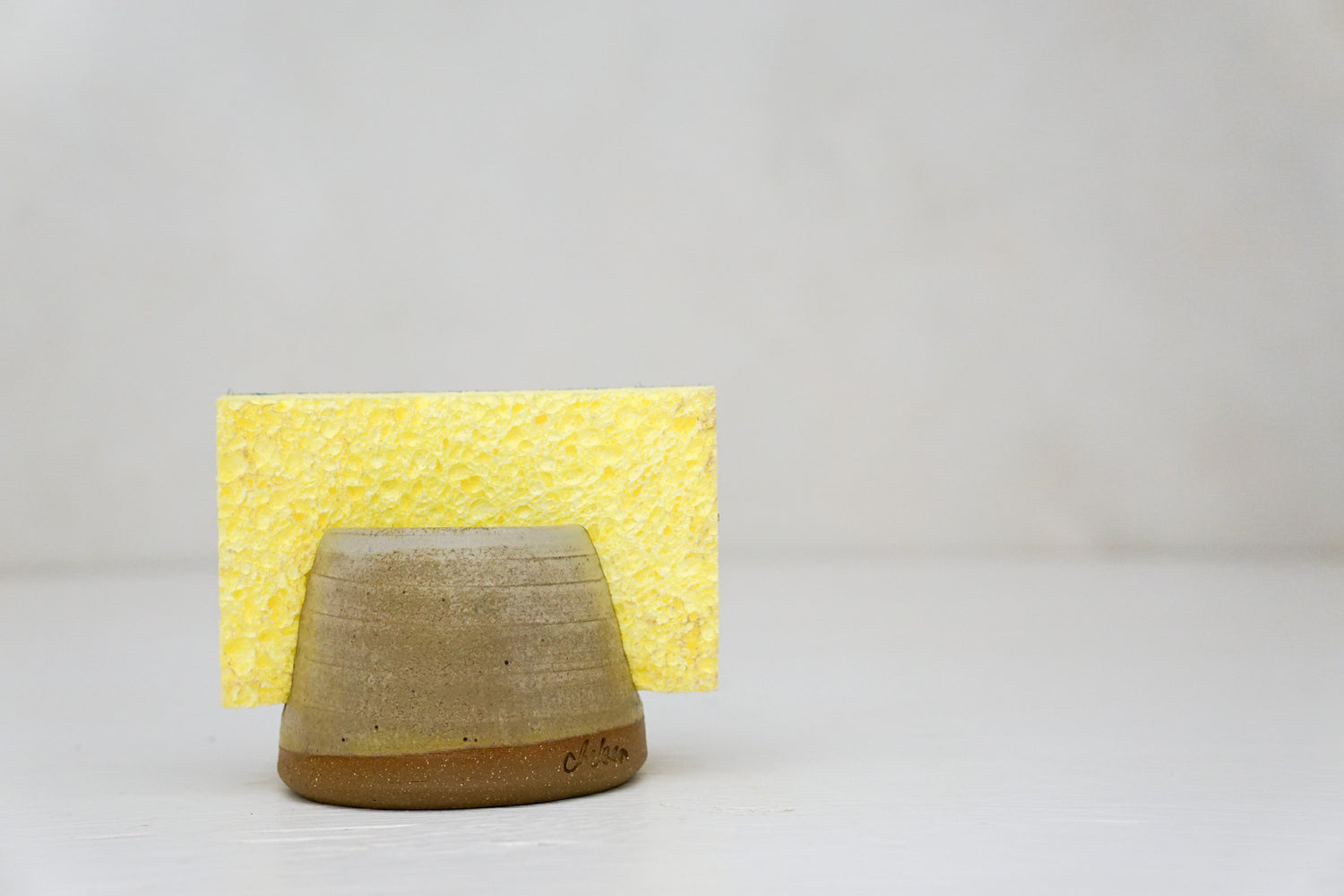 Sponge holder in Toasted Marshmallow