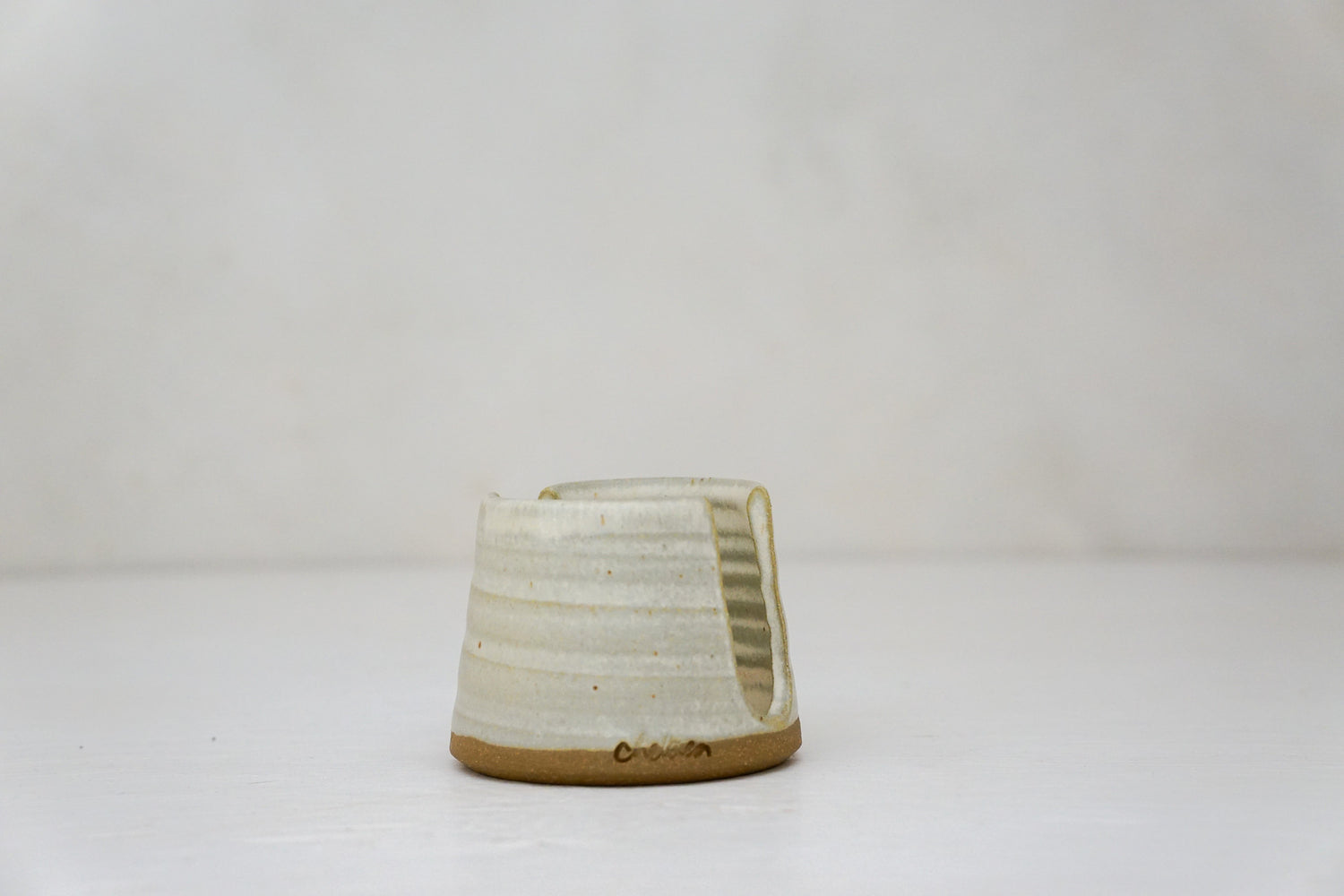 Sponge holder in Limestone