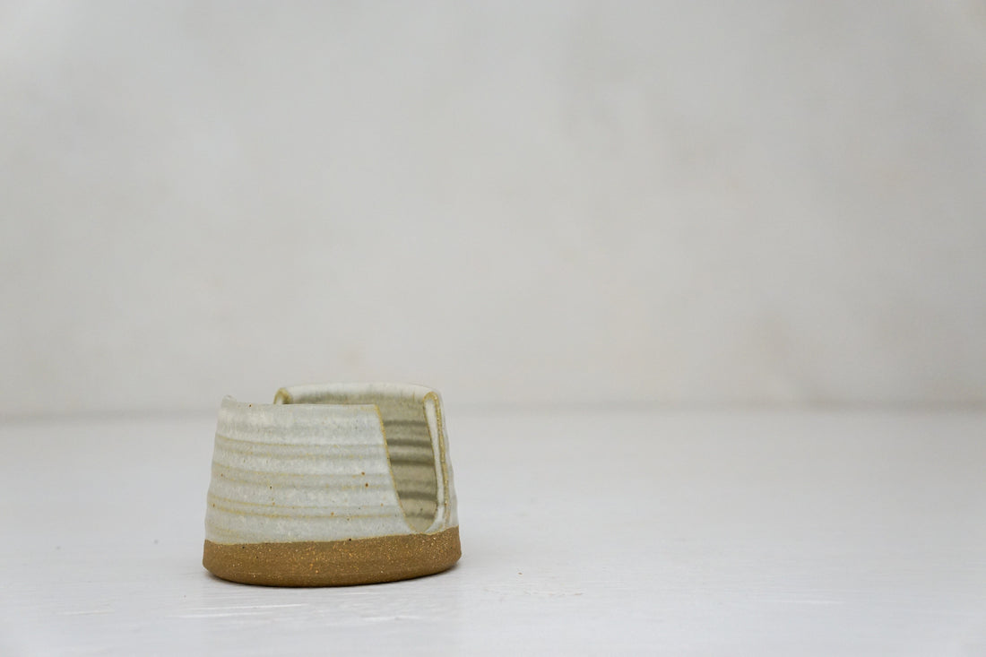 Sponge holder in Limestone 2