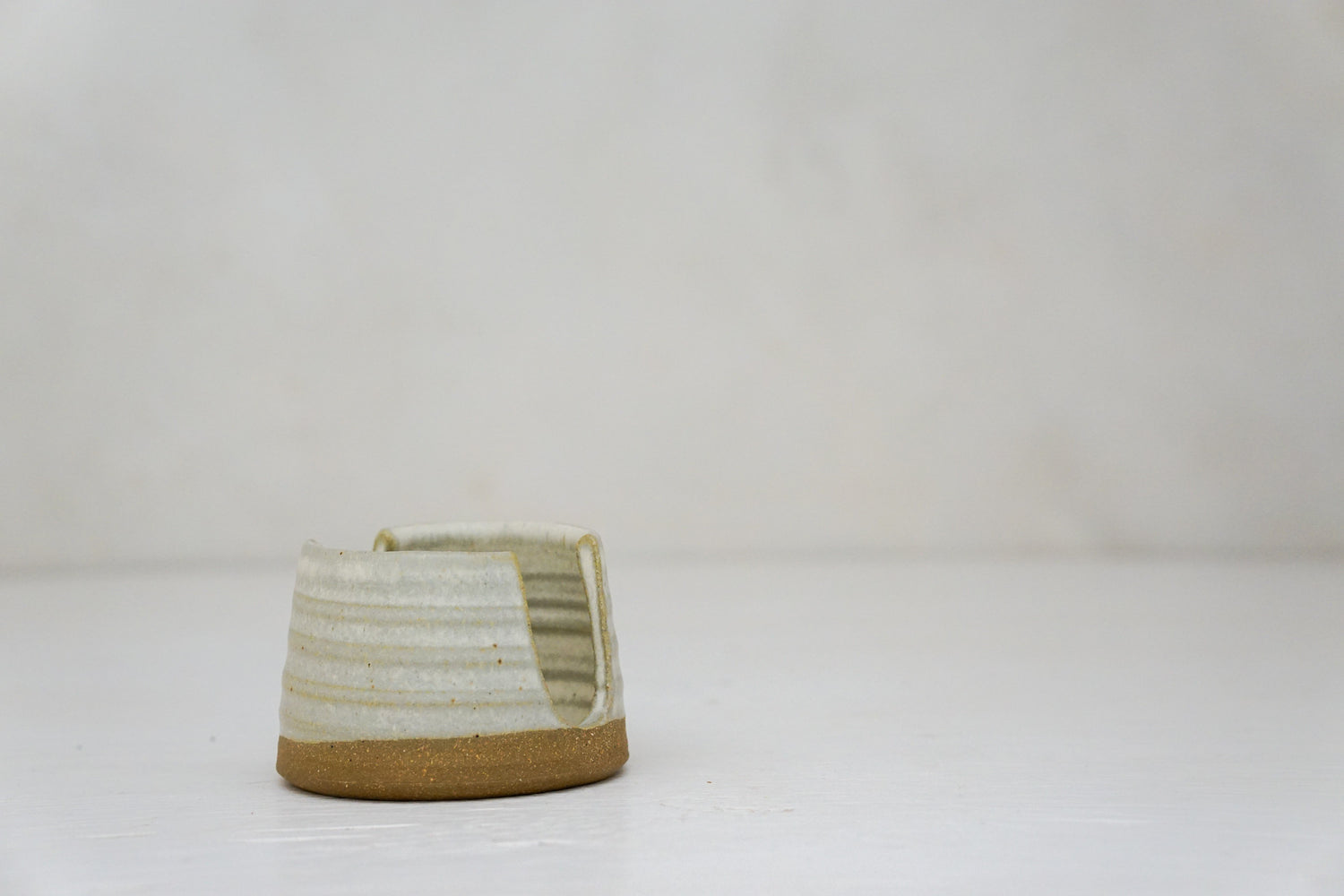Sponge holder in Limestone 2