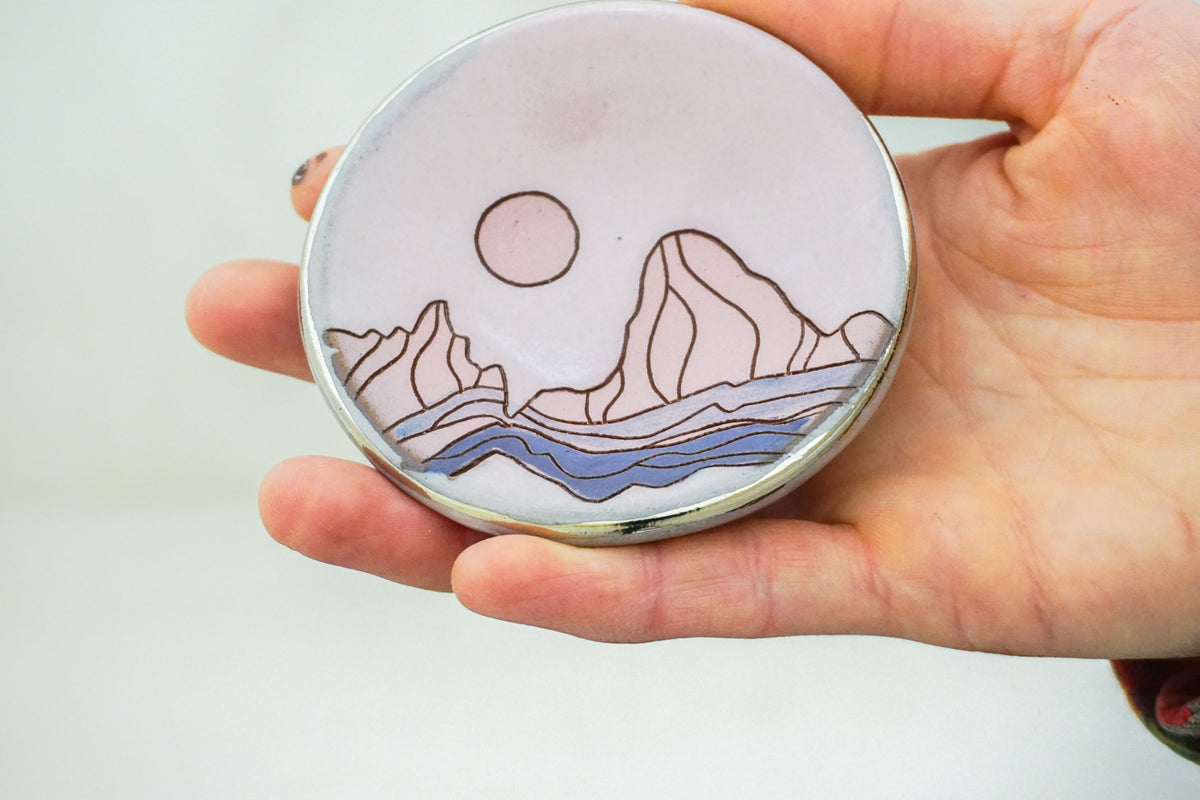 SILVER W Teton Ring dish in White, but on pink slip