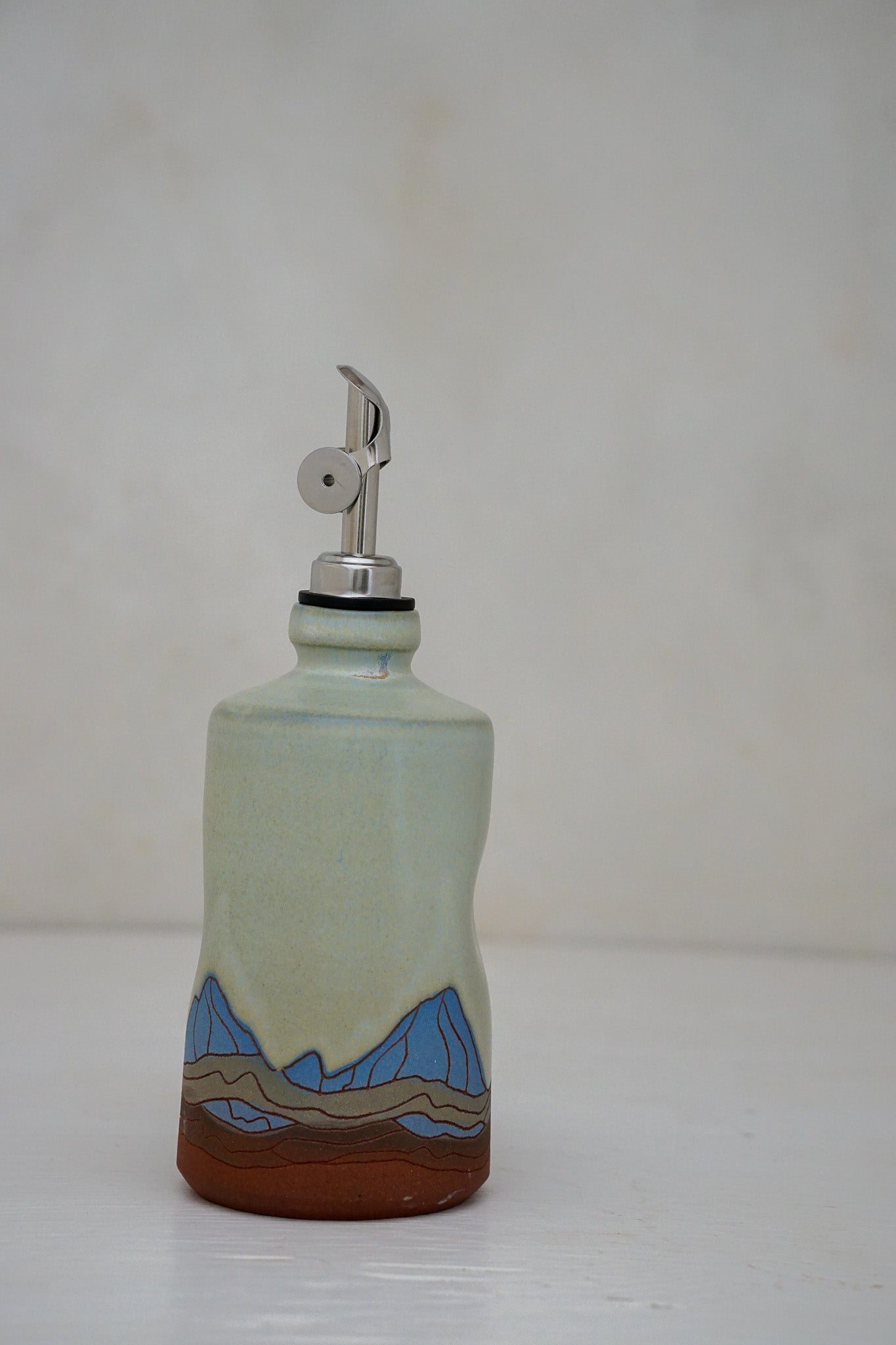 E Teton Olive oil bottle in Limestone