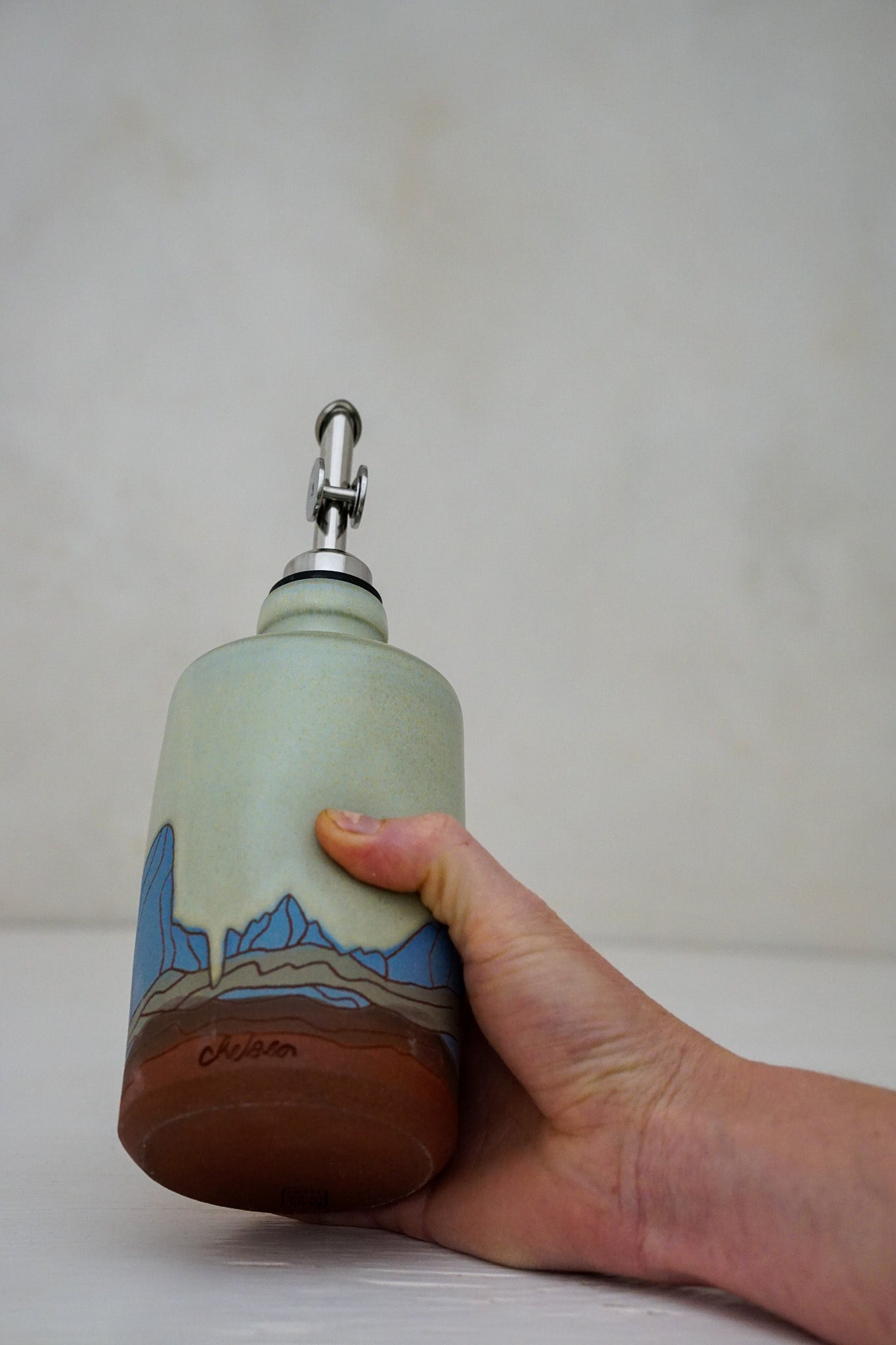 E Teton Olive oil bottle in Limestone