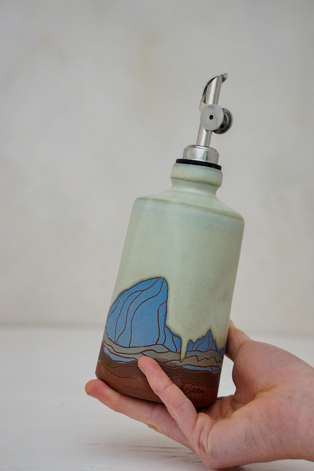 E Teton Olive oil bottle in Limestone