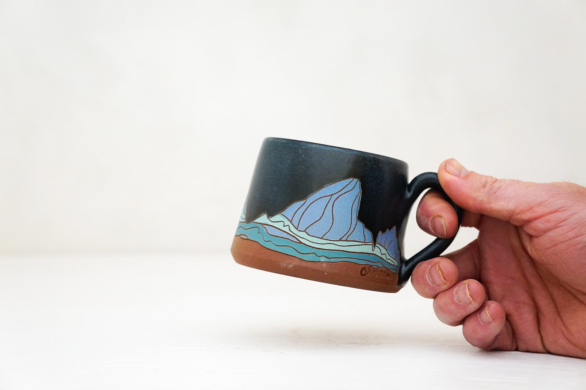 E Teton Shorts mug in Darby