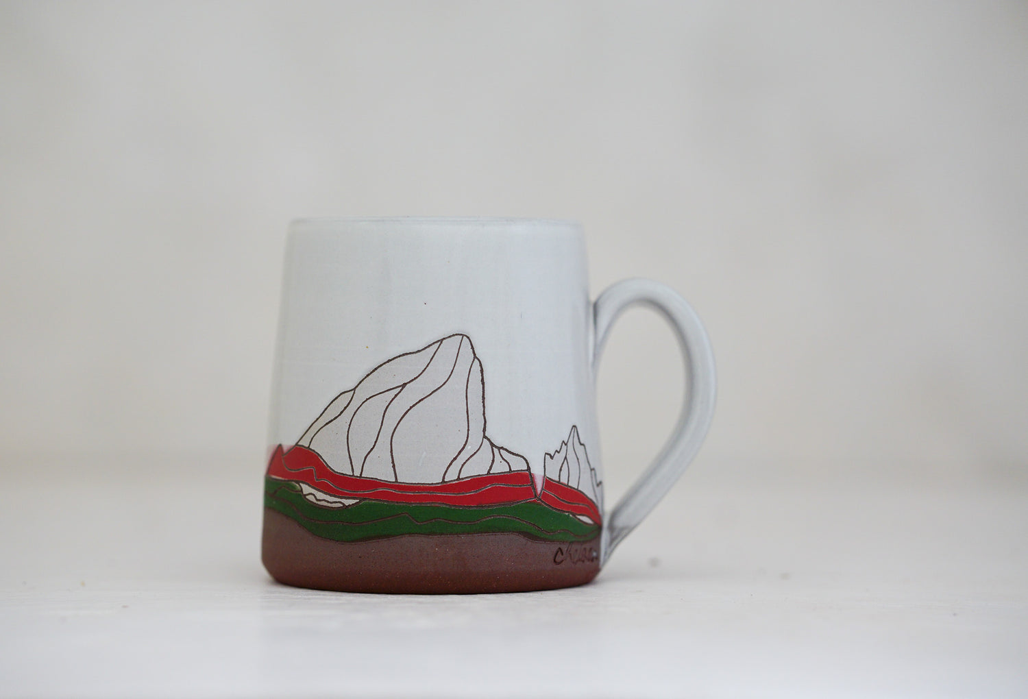 E Teton Christmas mug in white