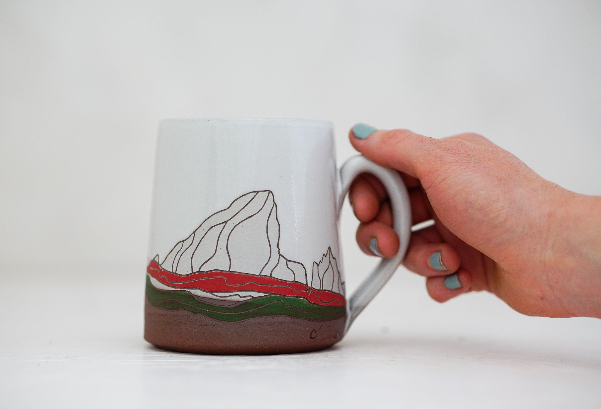 E Teton Christmas mug in white 2