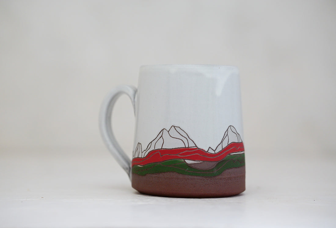 E Teton Christmas mug in white 2