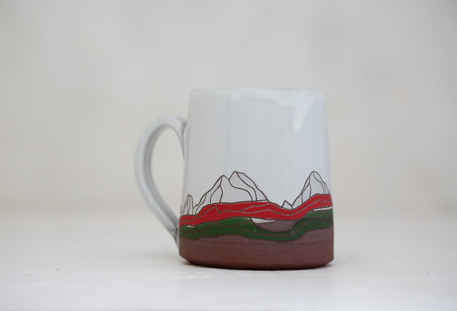 E Teton Christmas mug in white 2
