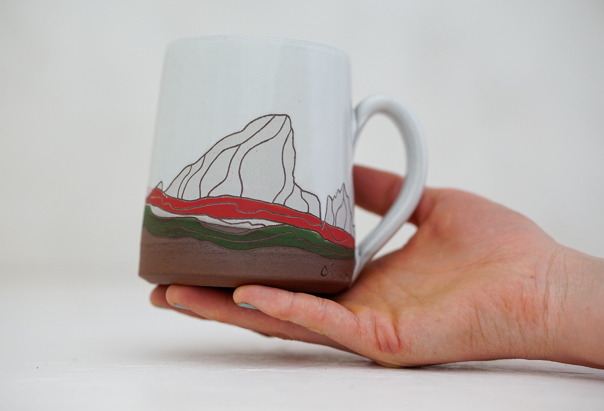 E Teton Christmas mug in white 2