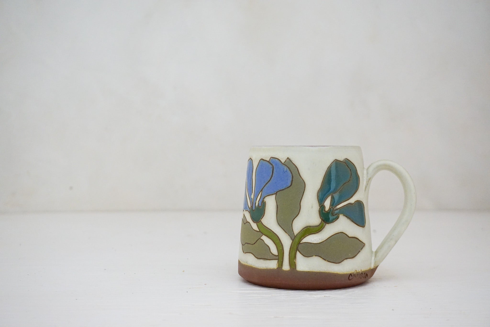 Dancing Flower mug in Bone