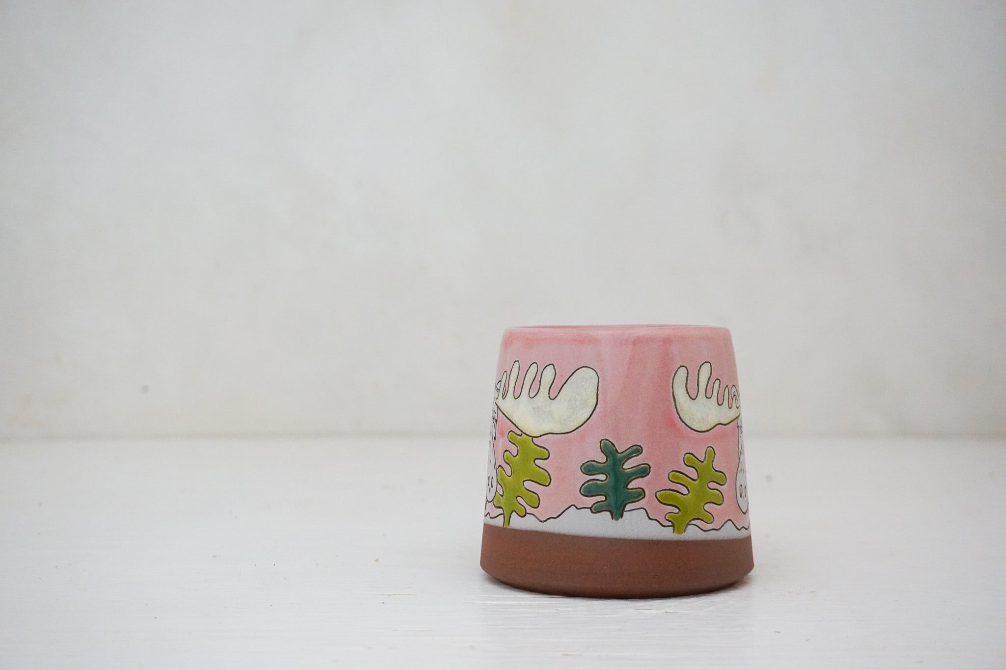 Moose trees mug in Pink