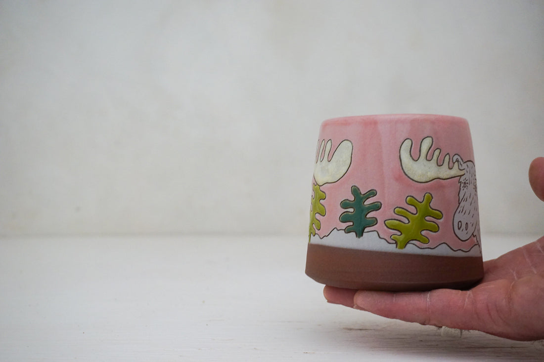Moose trees mug in Pink