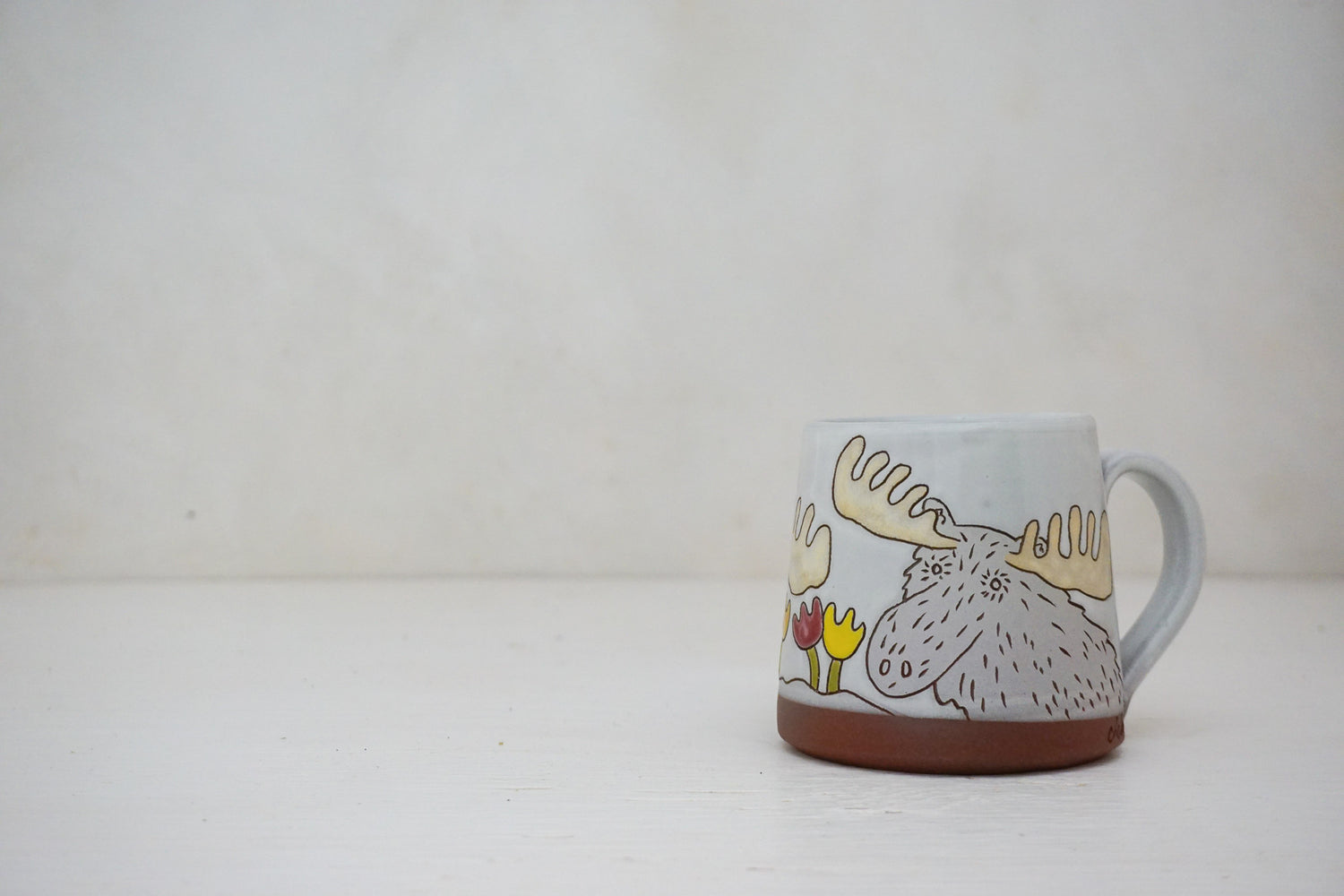 Moose &amp; Tulips mug in White